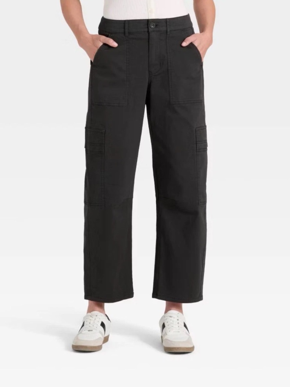 Universal Threads Black Cropped Mid-Rise Barrel Cargo Pants ~ Size 8